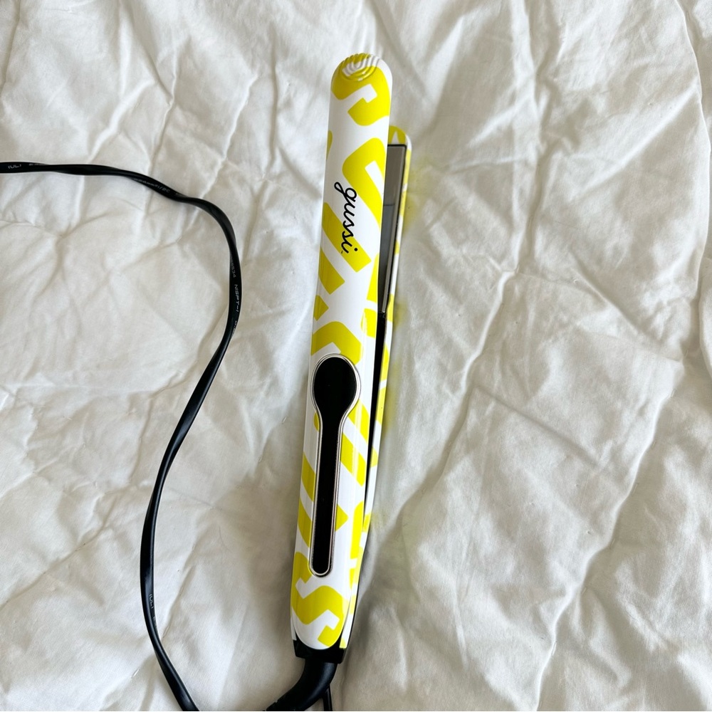 Gussi Mane Squeeze Flat Iron Hair Straightener